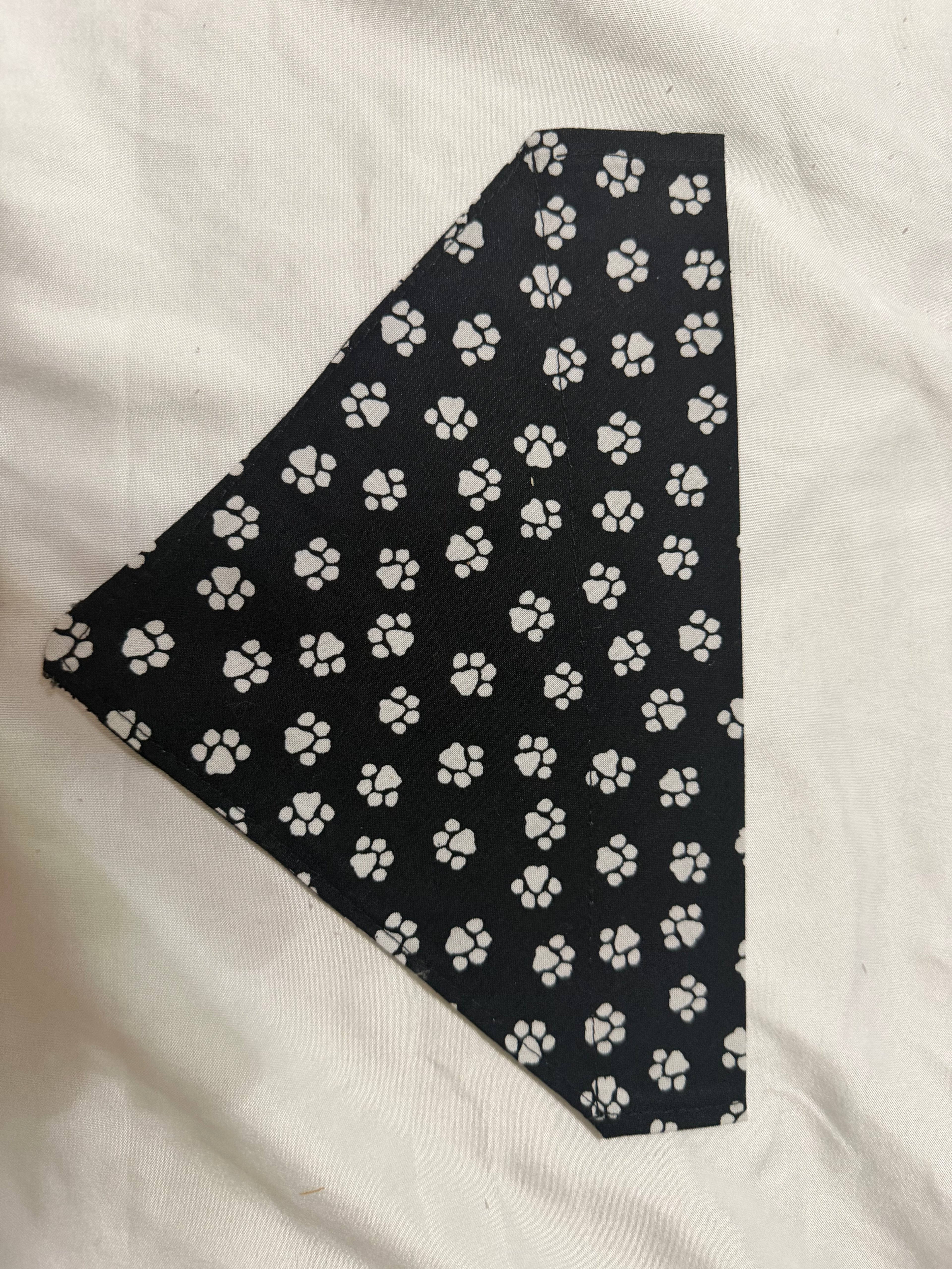 Black White Paws Pet Bandanna – KiMi's Kwilts & Krafts