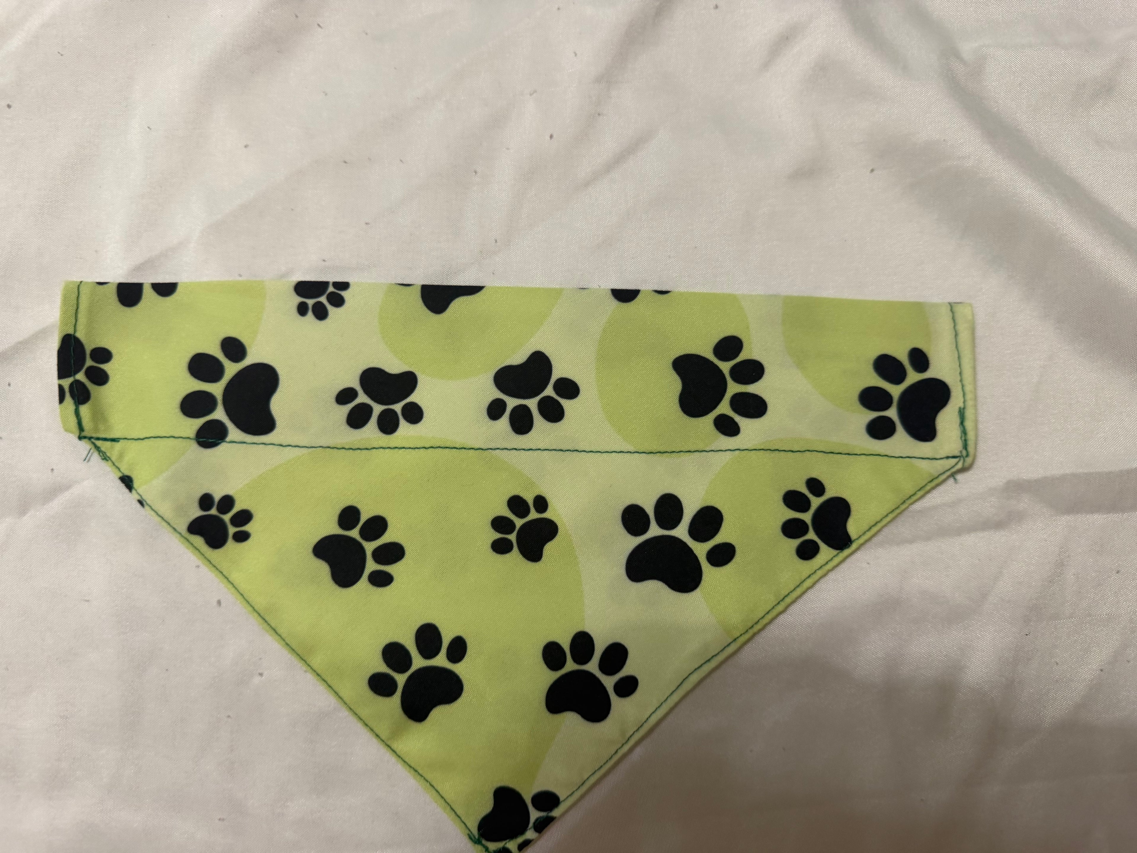 Green Black Paws Pet Bandanna – KiMi's Kwilts & Krafts